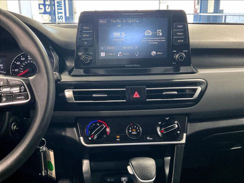 Used 2023 Kia Seltos LX image 18