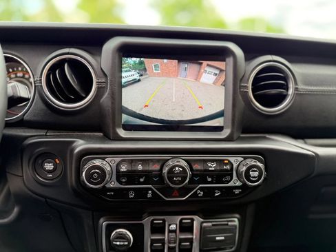 Used 2020 Jeep Wrangler Unlimited Sahara AWD/4WD image 22