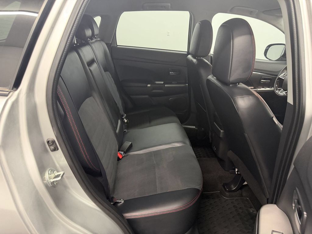 Used 2025 Mitsubishi Outlander Sport SE AWD/4WD image 30