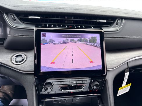 New 2025 Jeep Grand Cherokee Limited w/ Trailer Tow Package image 27