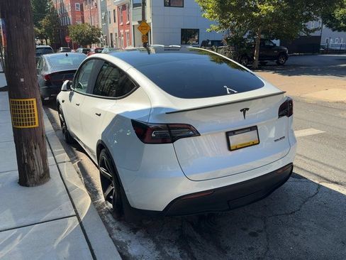 Used 2023 Tesla Model Y Performance AWD/4WD image 8