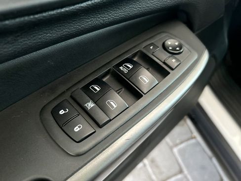 Used 2019 Jeep Cherokee Latitude w/ Cold Weather Group image 12