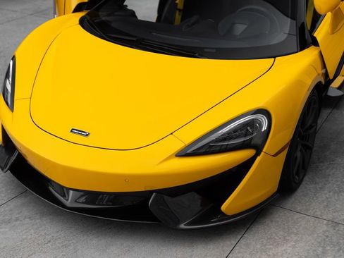 Used 2019 McLaren 570S Spider RWD image 6