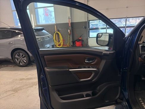 Certified 2019 Nissan Titan Platinum Reserve w/ Platinum Utility Package image 17