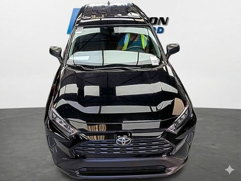 Used 2020 Toyota RAV4 LE image 3