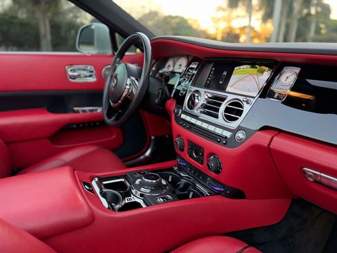 Used 2018 Rolls-Royce Dawn image 16