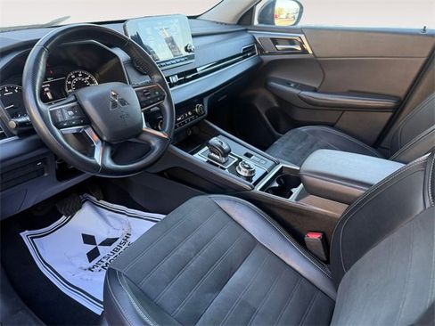 Used 2024 Mitsubishi Outlander SE image 15