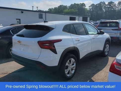 Used 2025 Chevrolet Trax LS FWD image 4