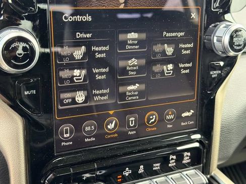 Used 2019 RAM 1500 Laramie AWD/4WD image 32