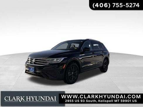 Used 2024 Volkswagen Tiguan SE image 1