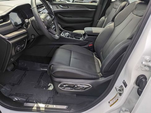 New 2024 Jeep Grand Cherokee Overland w/ Advanced Protech Group III AWD/4WD image 13