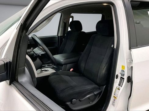 Used 2010 Toyota Tundra 4x4 CrewMax image 22