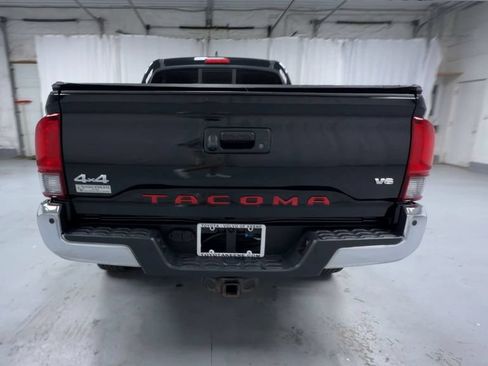Certified 2019 Toyota Tacoma SR5 AWD/4WD image 22