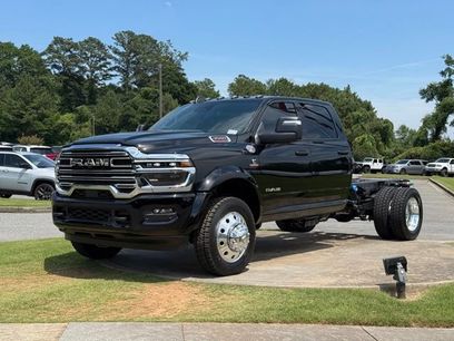 New 2026 RAM 4500 4x4 Crew Cab DRW w/ Laramie Trim Package
