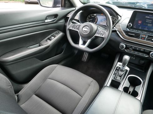 Certified 2024 Nissan Altima 2.5 SV FWD image 9