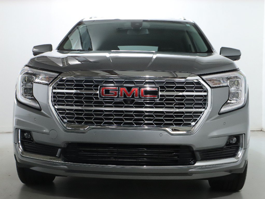 Used 2024 GMC Terrain Denali w/ Denali Premium Package AWD/4WD image 5