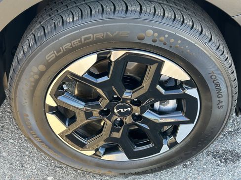 Certified 2024 Kia Sorento S image 8