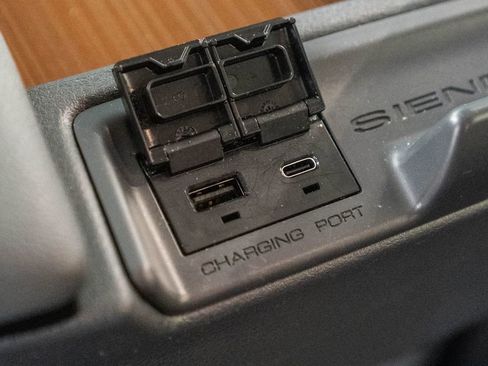 Used 2024 Toyota Sienna LE image 32