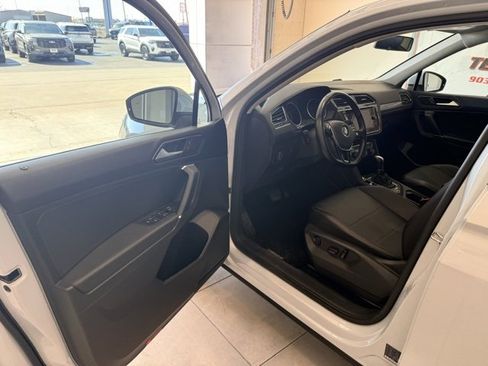 Used 2018 Volkswagen Tiguan SE image 8