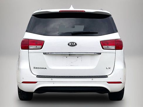 Used 2017 Kia Sedona LX w/ LX Essentials Premium Package FWD image 6