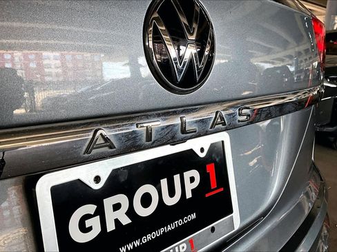 Used 2023 Volkswagen Atlas Cross Sport SE image 9