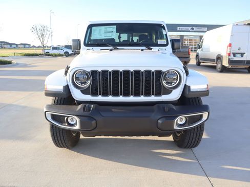 New 2026 Jeep Gladiator Sahara image 9