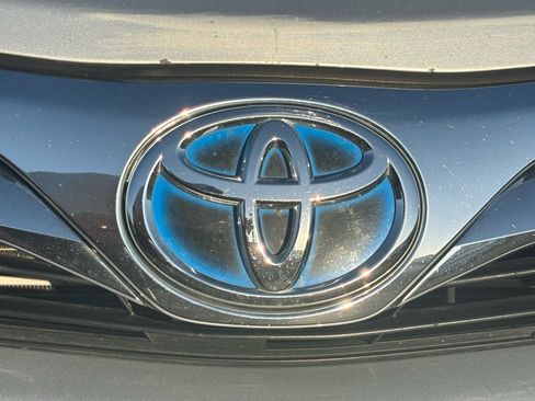 Used 2012 Toyota Camry XLE w/ Leather Pkg FWD image 8