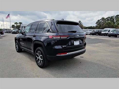 Certified 2024 Jeep Grand Cherokee Limited image 32