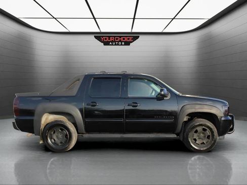 Used 2011 Chevrolet Avalanche LS image 6