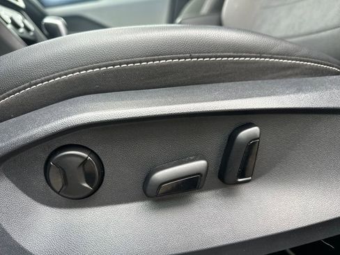 Used 2022 Volkswagen Taos SE w/ Panoramic Sunroof Package image 4