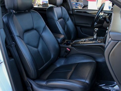 Used 2020 Porsche Macan AWD/4WD image 22