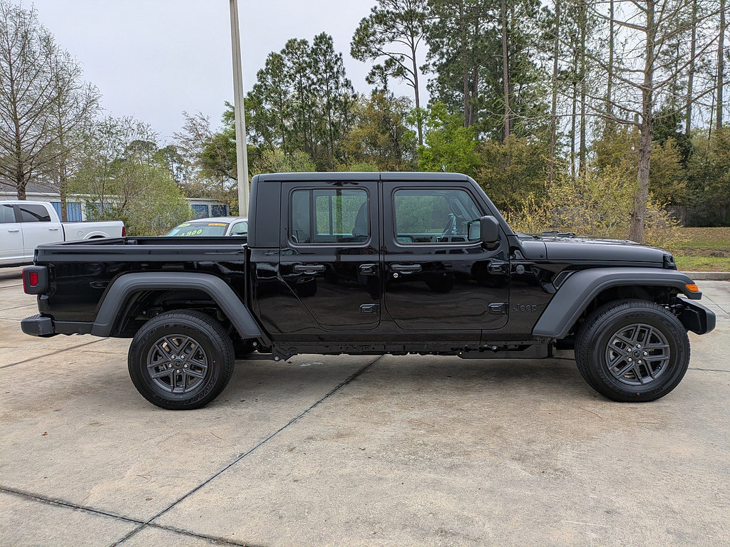 New 2026 Jeep Gladiator Sport AWD/4WD image 3