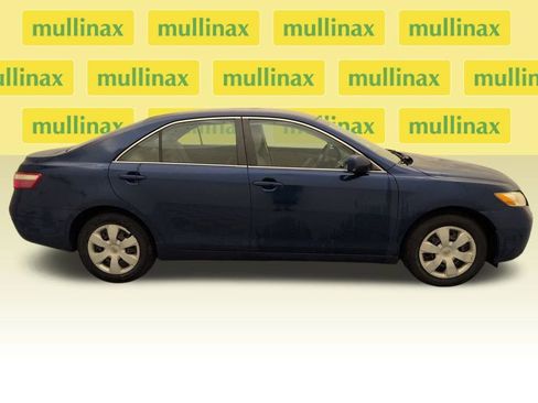 Used 2008 Toyota Camry LE image 2