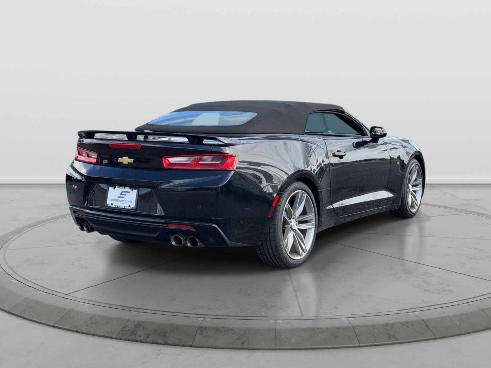 Used 2016 Chevrolet Camaro LT RWD image 6