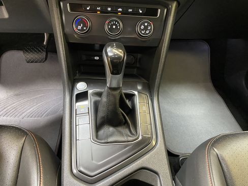 Used 2024 Volkswagen Tiguan SE image 43