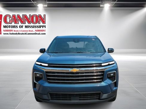 Used 2025 Chevrolet Traverse LT image 9