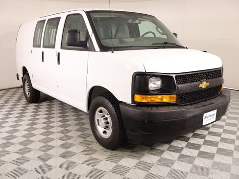 Used 2017 Chevrolet Express 2500 RWD image 1