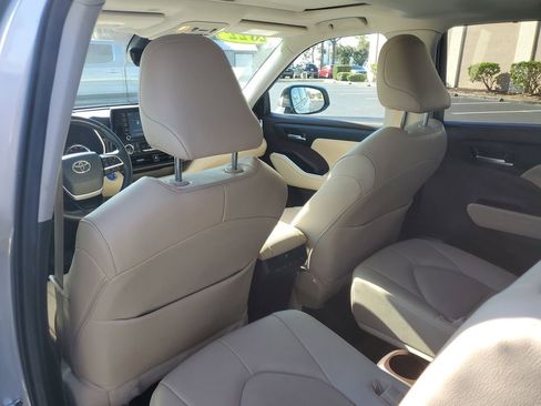 Used 2022 Toyota Highlander XLE image 20
