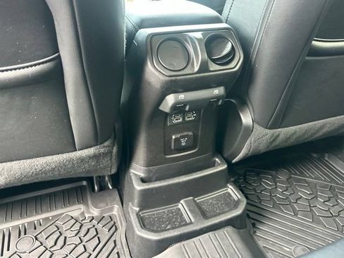 Used 2020 Jeep Wrangler Unlimited Sahara AWD/4WD image 32