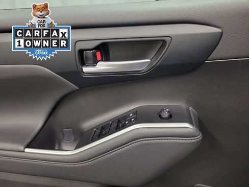 Used 2023 Toyota Highlander XLE image 19