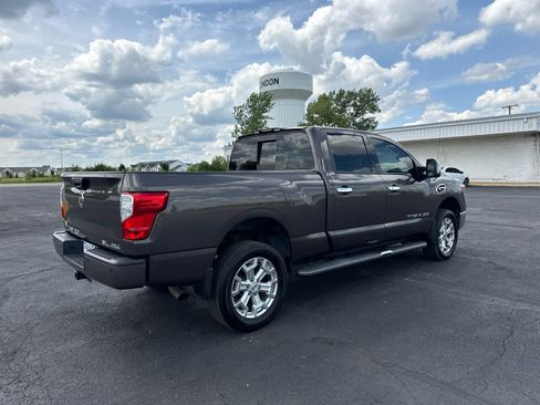 Used 2017 Nissan Titan SL AWD/4WD image 5