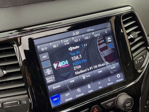 Used 2022 Jeep Grand Cherokee Laredo X image 14