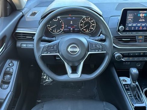 Used 2024 Nissan Altima 2.5 SV FWD image 16