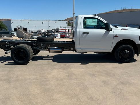 New 2026 RAM 3500 Tradesman AWD/4WD image 6