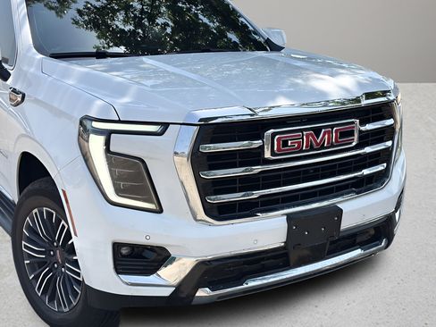 Used 2025 GMC Yukon Elevation w/ Technology Package AWD/4WD image 26