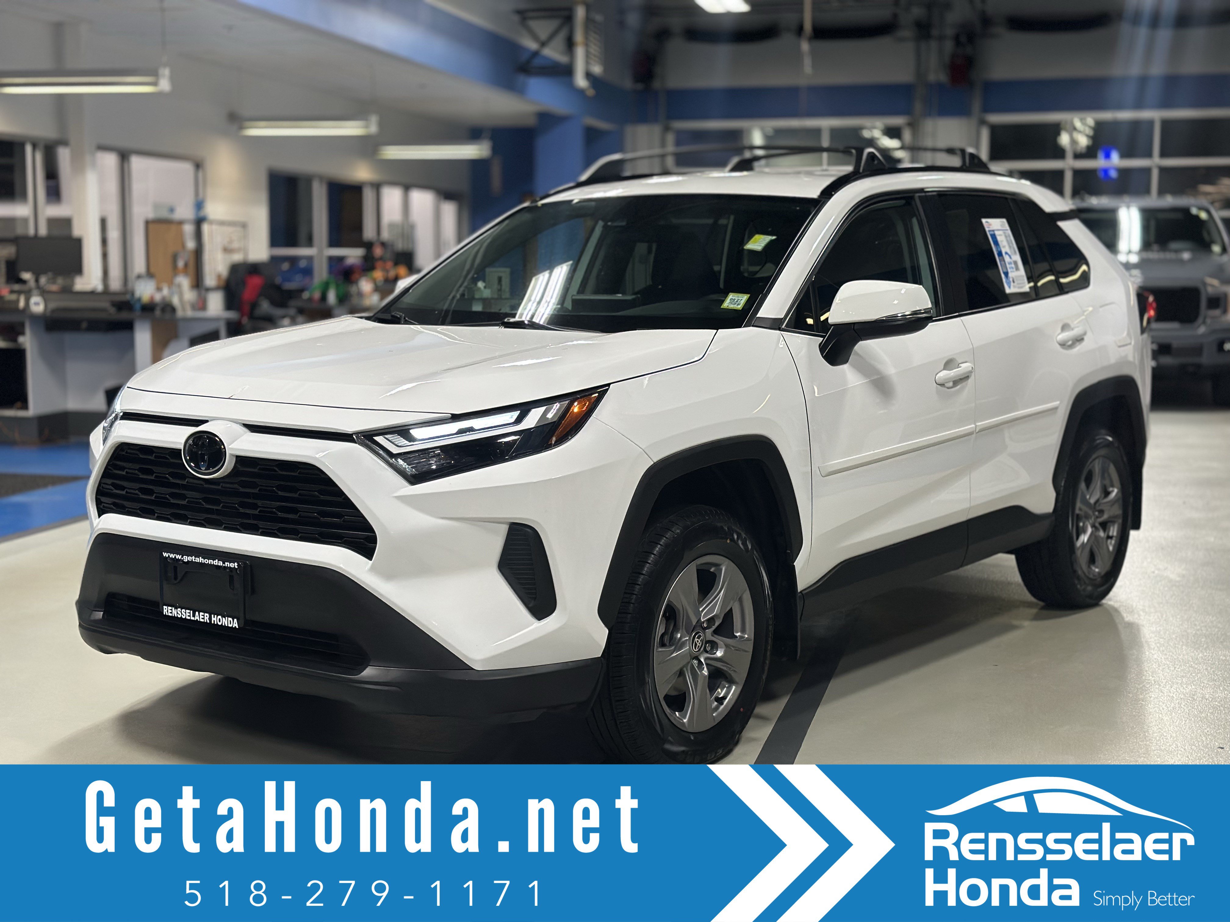 Used 2024 Toyota RAV4 XLE AWD/4WD image 1