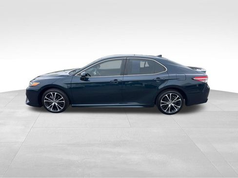 Used 2019 Toyota Camry SE image 4
