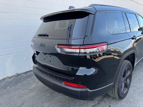 Used 2022 Jeep Grand Cherokee L Laredo image 9