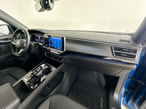 Certified 2024 Volkswagen Atlas Cross Sport SEL R-Line AWD/4WD image 44