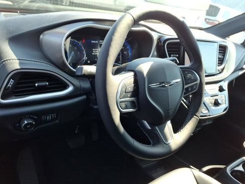New 2026 Chrysler Pacifica Select FWD image 6